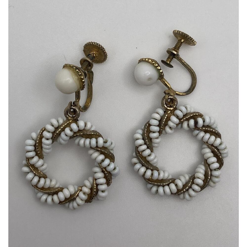 Vintage Gold Tone White & Gold Beaded Twisted Circle Dangle Screw Back Earrings